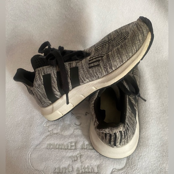 Adidas kids shoes size 13 small - Picture 1 of 7